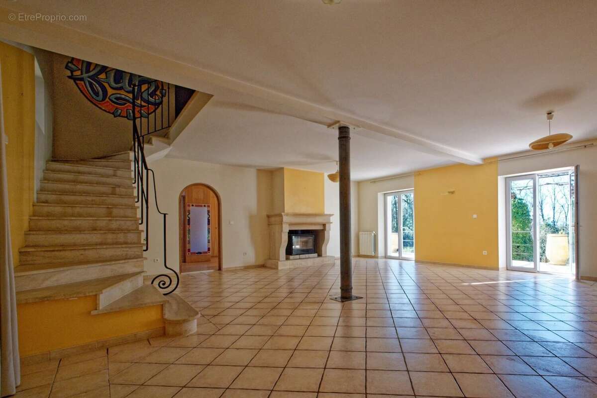 Maison à SAINT-VICTOR-DES-OULES