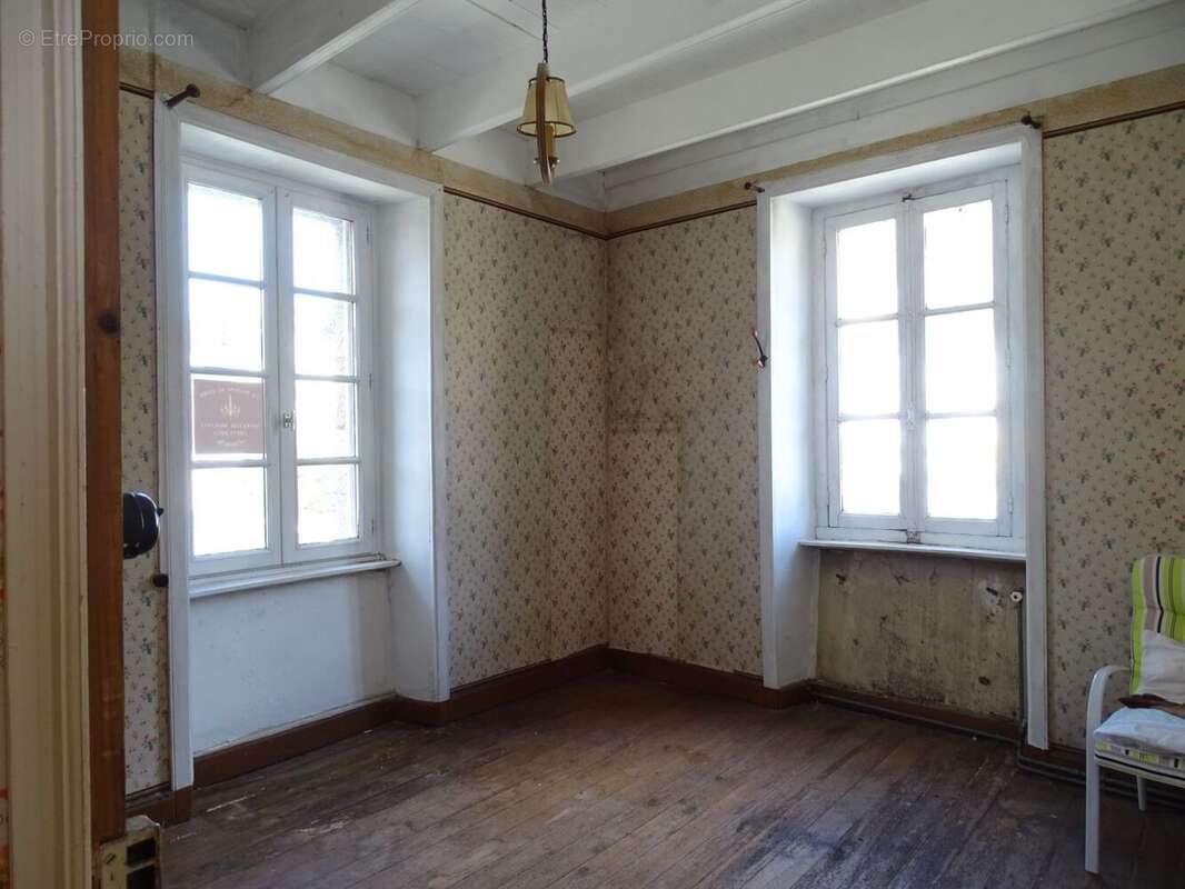 COTES D'ARMOR Saint Nicolas du Pélem, maison mitoyenne de 7 chambres au centre du village - photo 13