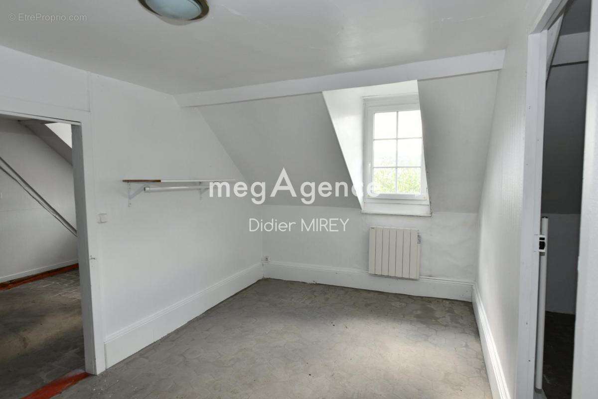 Maison à AIX-EN-OTHE