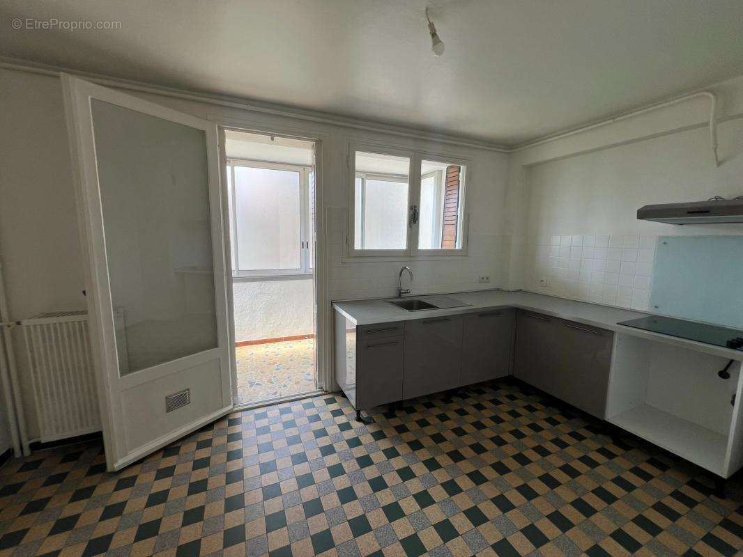 Appartement à MARSEILLE-4E