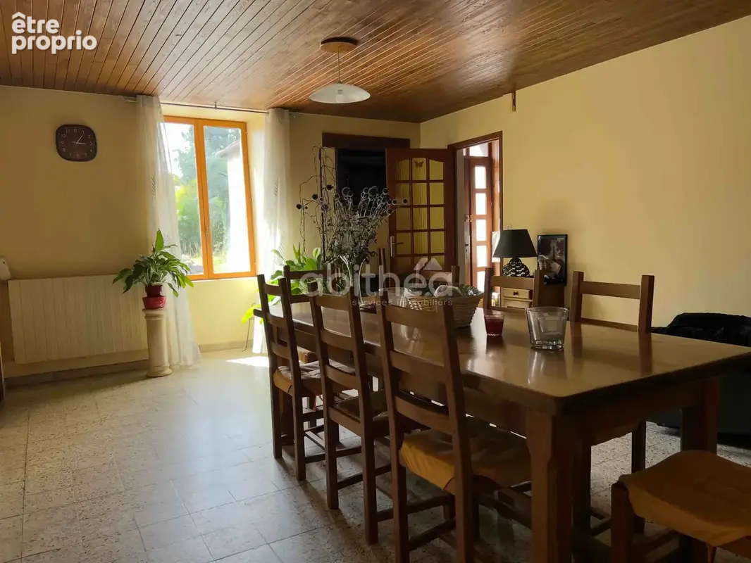Maison de bourg avec grange attenante  - photo 4