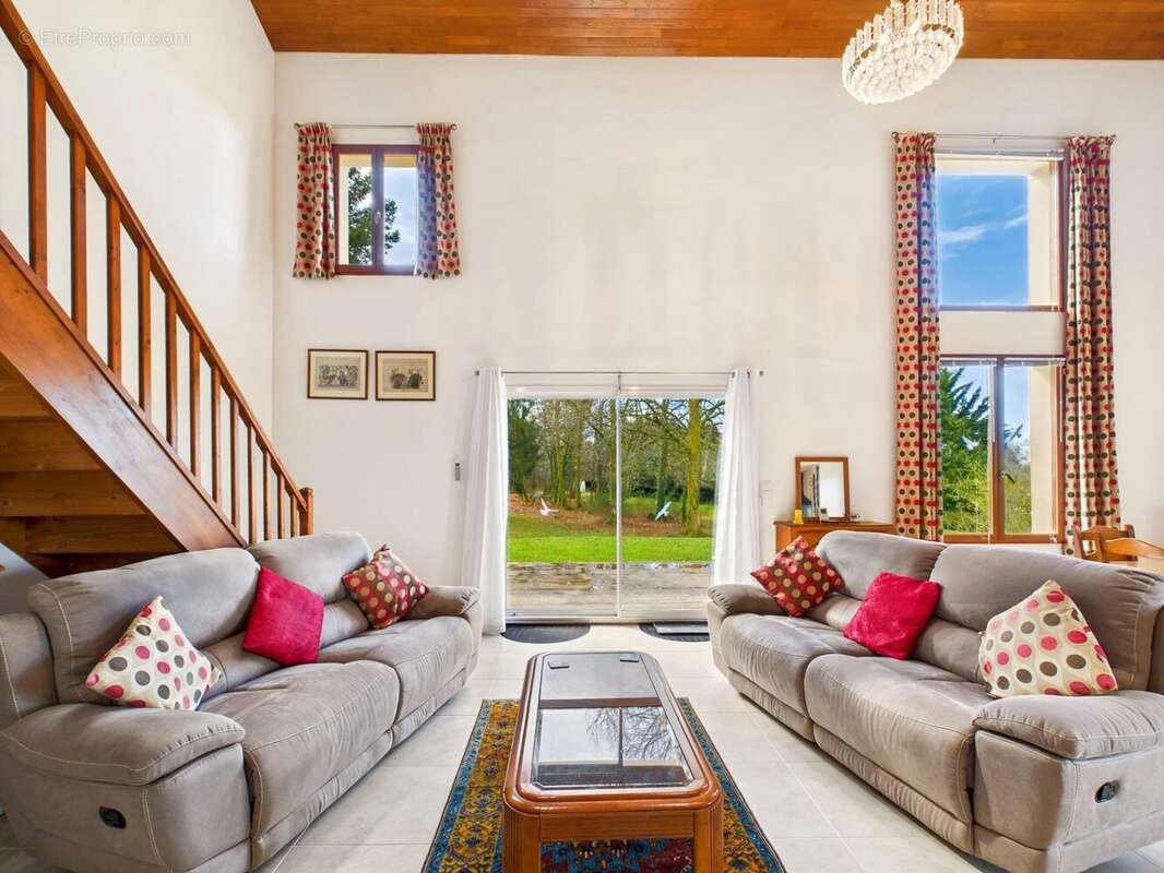 Maison à PIEGUT-PLUVIERS