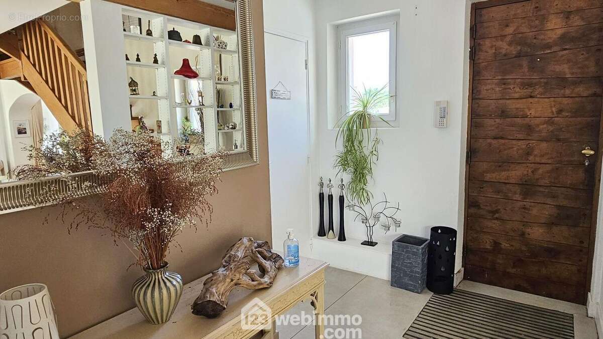 Une entrée... - Maison à MILLY-LA-FORET