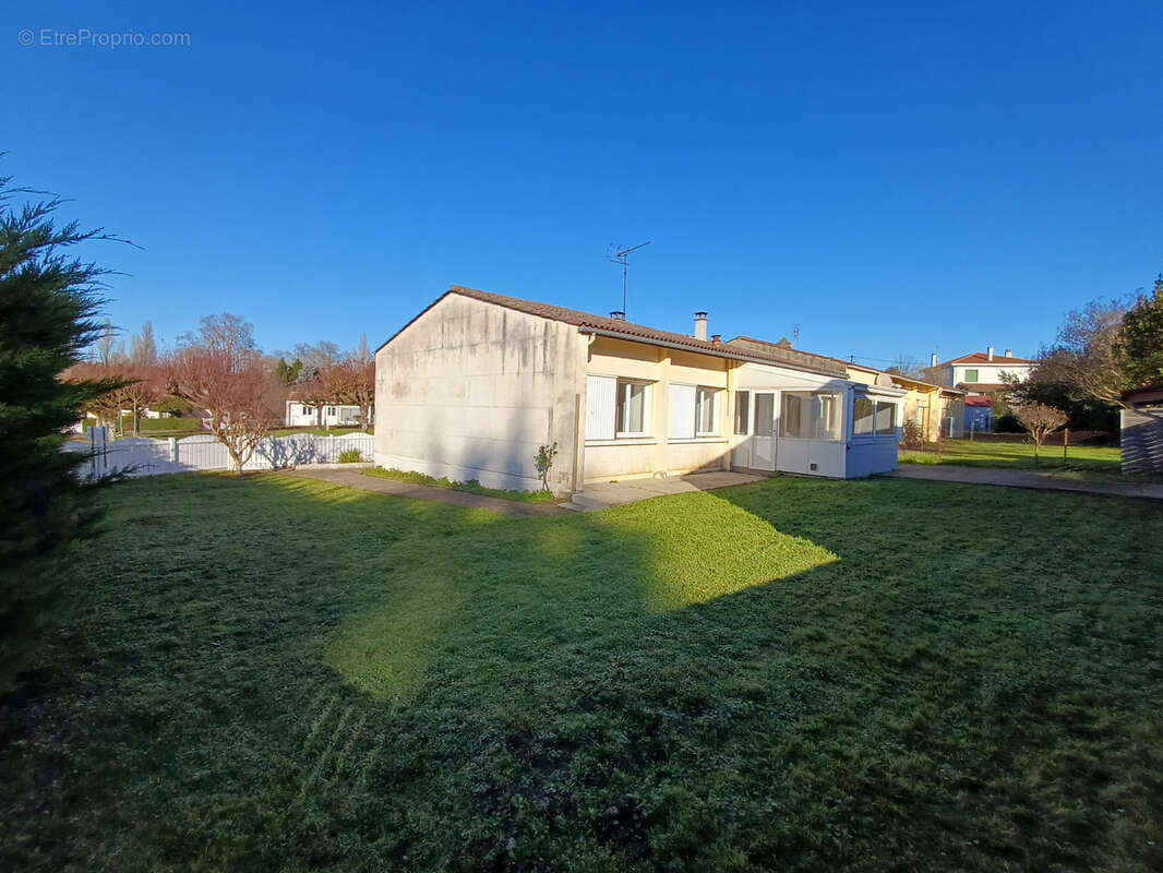 Maison à BAIGNES-SAINTE-RADEGONDE