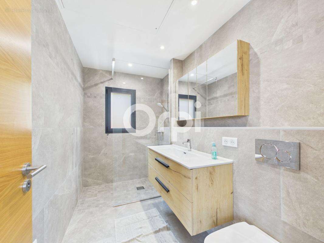 Maison moderne -piscine -vue dégagée - double garage - proche commodités - photo 16
