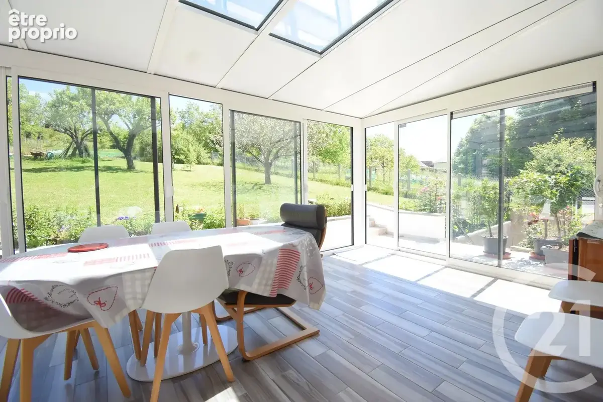 Photo Maison à Creuzier-Le-Vieux au prix de 349 000€