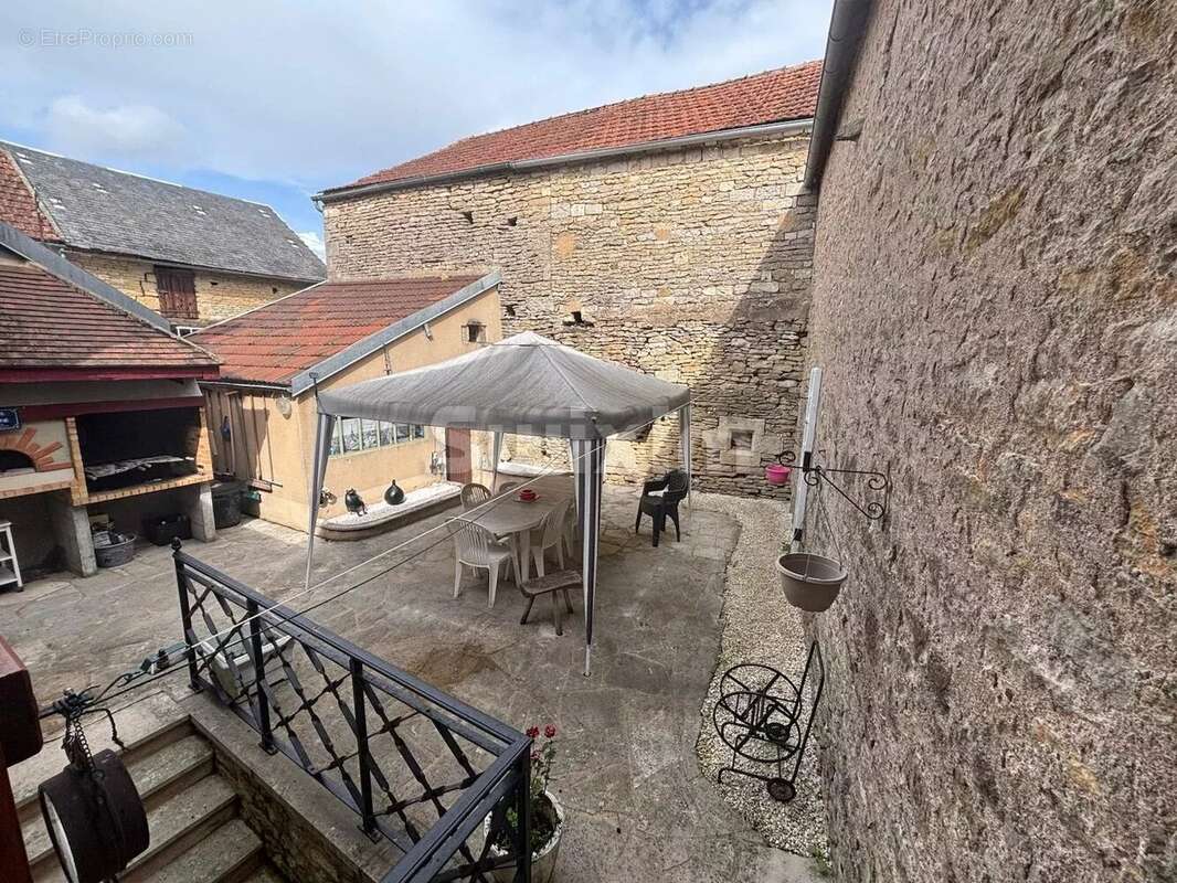 Appartement à L&#039;ISLE-SUR-SEREIN