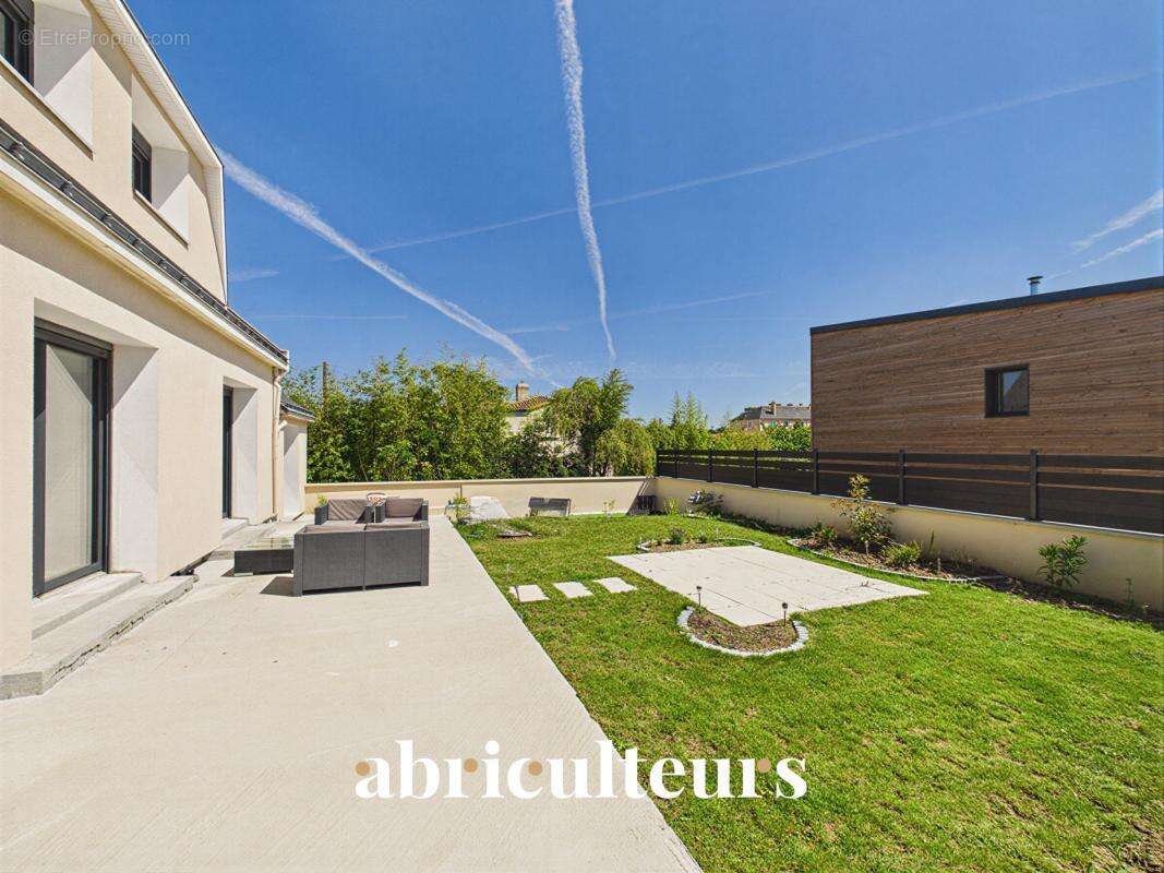 Spacieuse maison 5/6 chambres prête à vivre en vente à Couëron bourg (44220) - photo 5