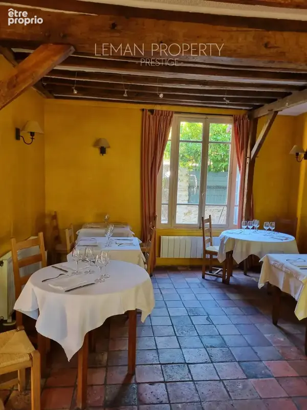 Une demeure en meulière aux volumes remarquables, au cœur du village - photo 7