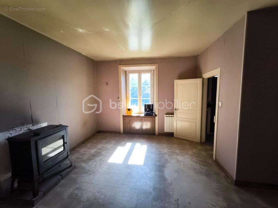 Maison à LA CROISILLE-SUR-BRIANCE