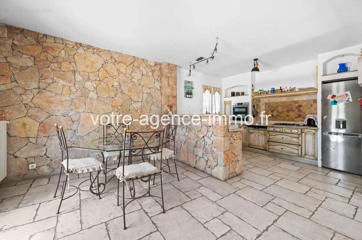 Peille, belle maison 105m² + garage 30m² Piscine + dépendance - photo 7