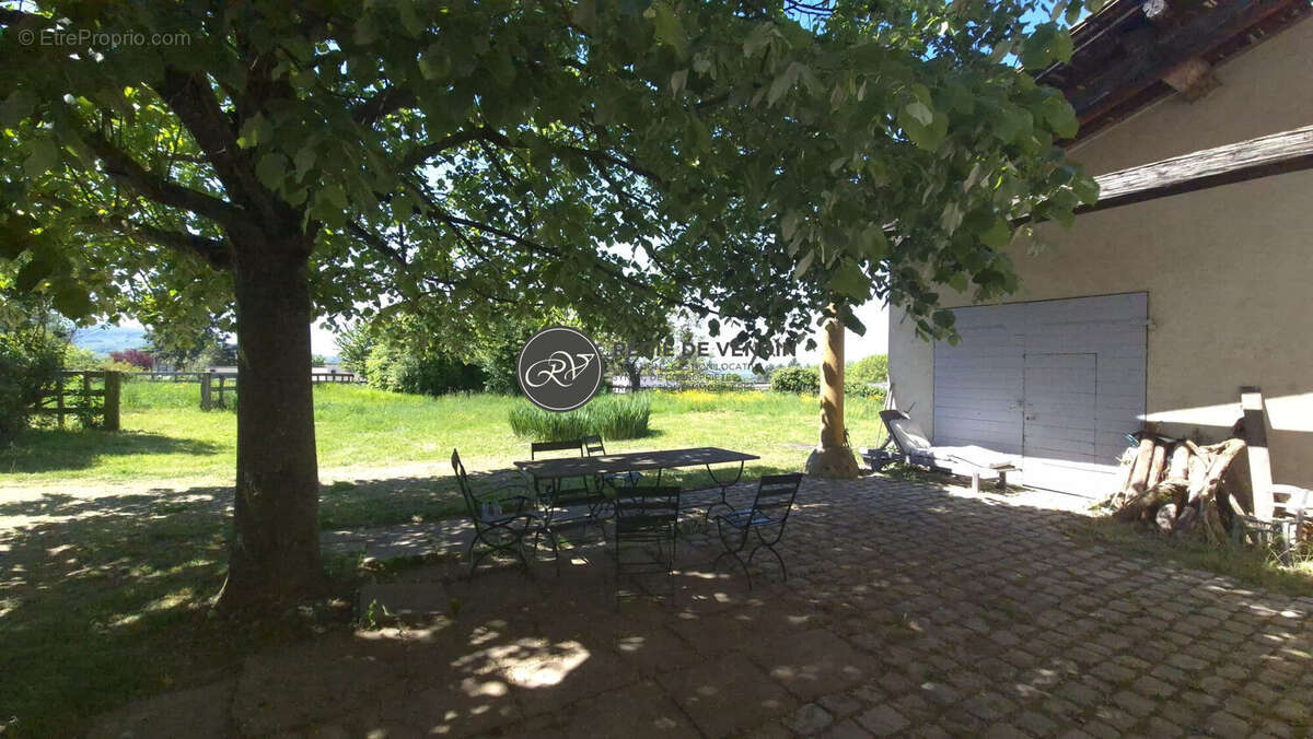 Maison à MONTANAY