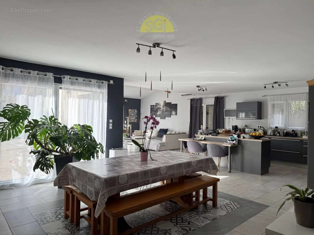 Maison à SAINT-GENIS-DES-FONTAINES