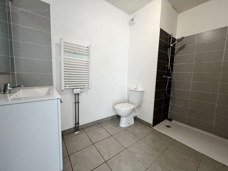 Appartement à BEAUZELLE