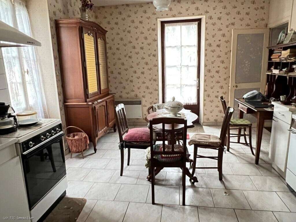 Maison à NANTEUIL-EN-VALLEE