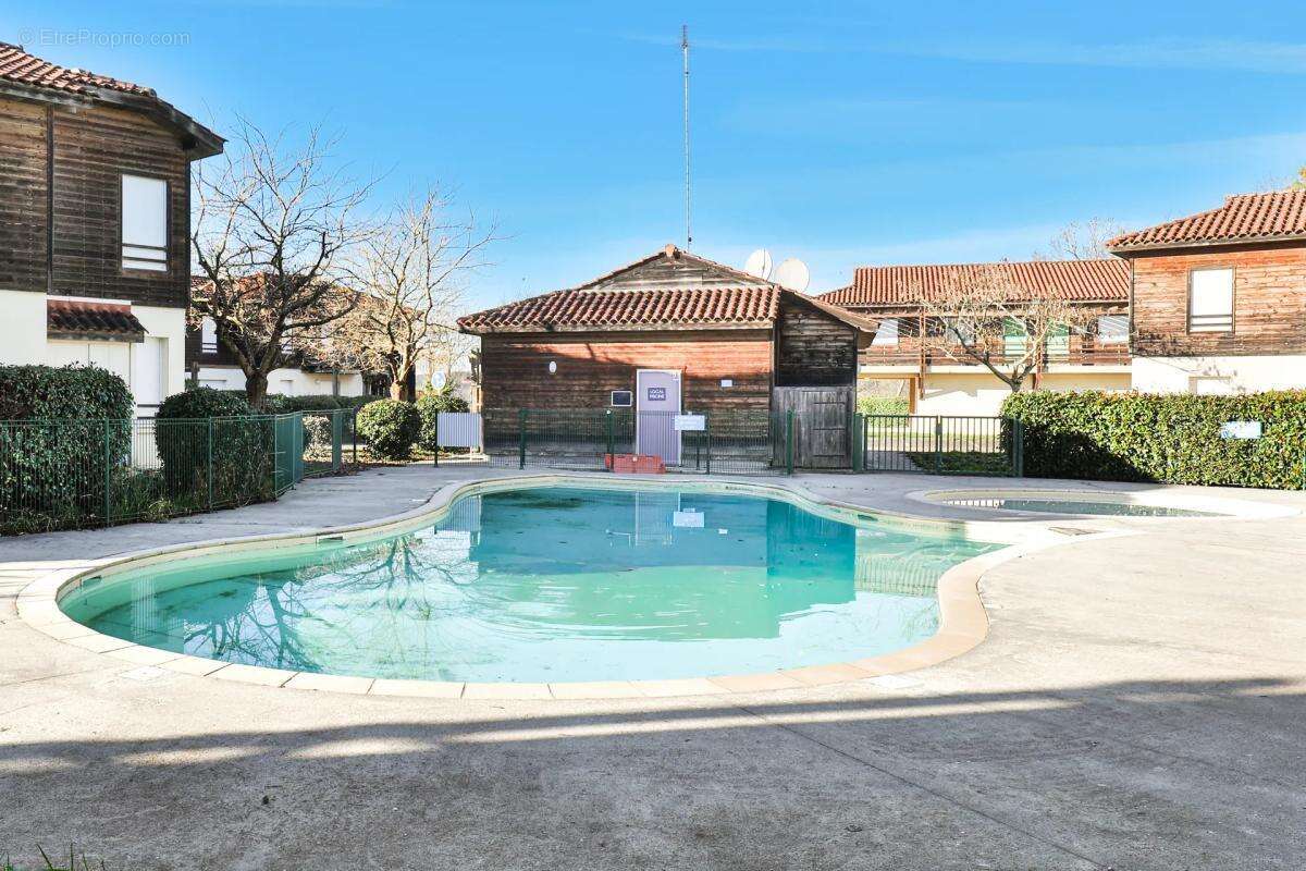 Appartement à AUREILHAN