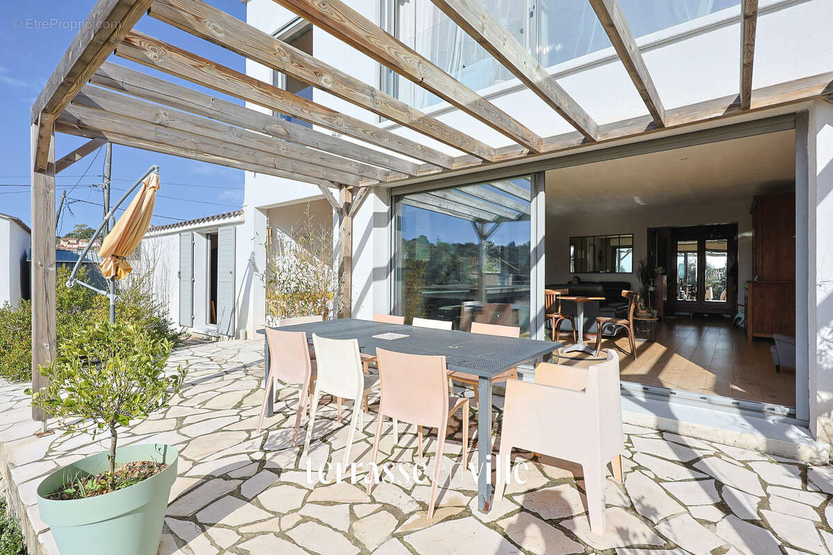 La ciotat - figuerolles - maison familiale - t6 - 204 m2 + t2 40 m2 - piscine - parcelle 1041m2 - vue mer - 1 - photo 19