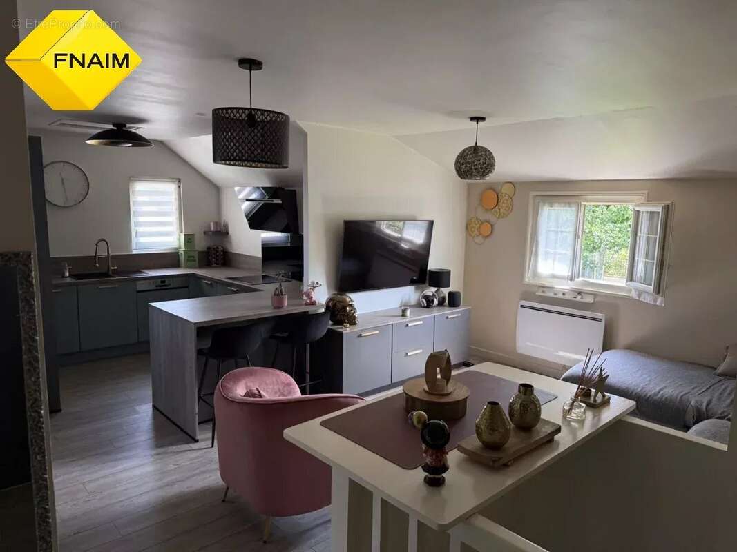 Appartement à SAINTE-GENEVIEVE-DES-BOIS