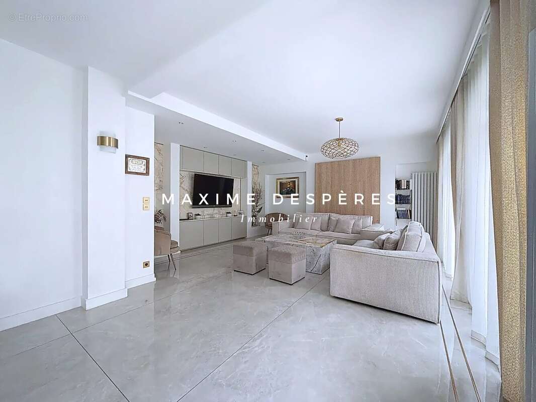 Appartement à NEUILLY-SUR-SEINE