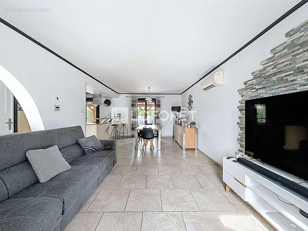 Maison à JASSANS-RIOTTIER