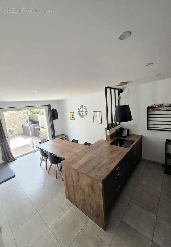 Maison à SAINT-BRES