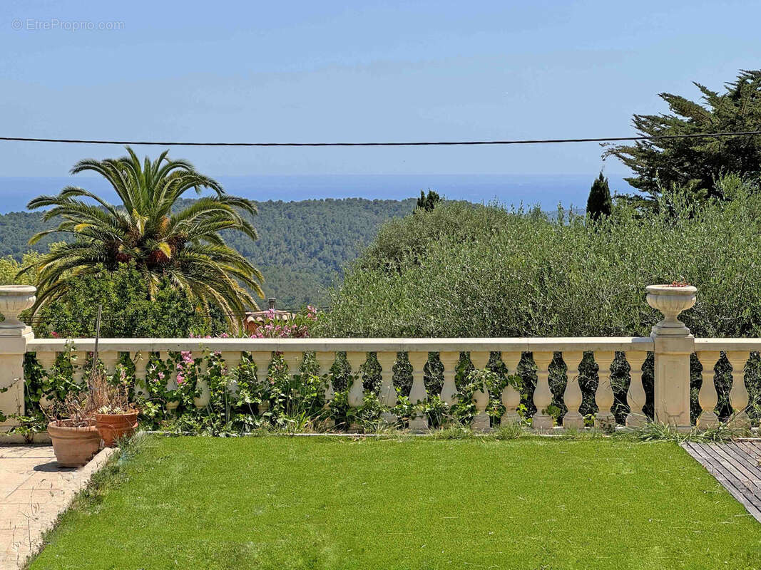 Maison à TOURRETTES-SUR-LOUP