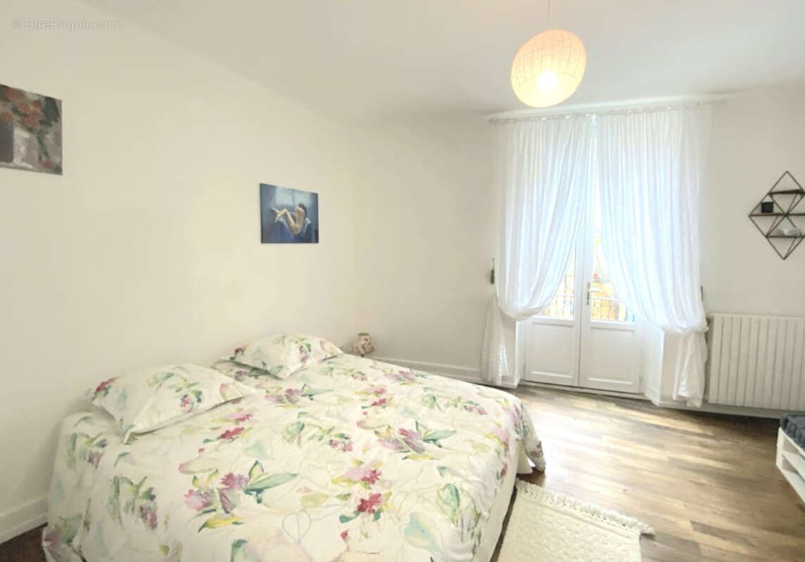 Appartement à SALLES-DE-BELVES