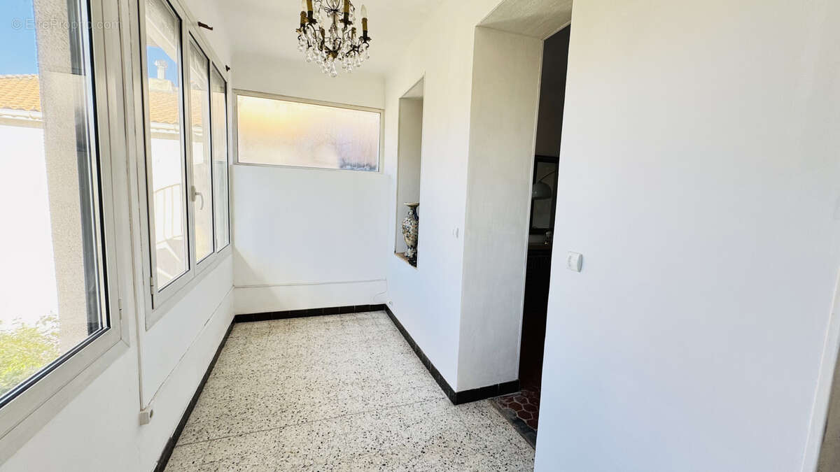 Appartement à MARSEILLE-4E