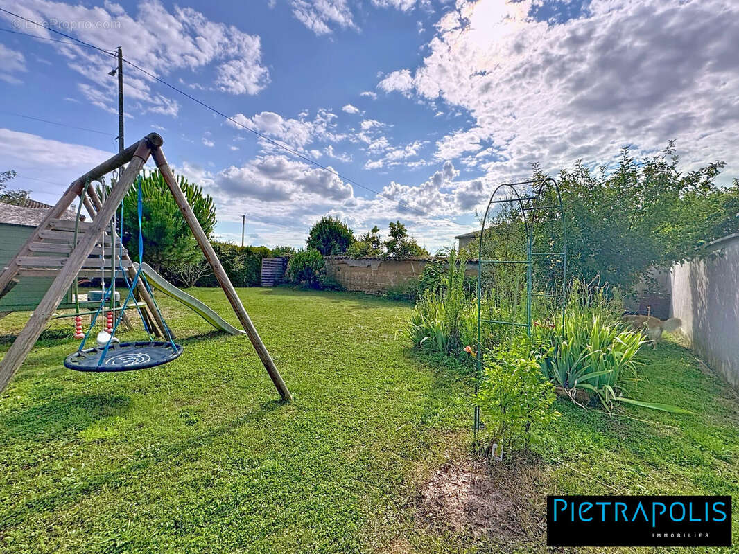 Maison à SAINT-ETIENNE-SUR-CHALARONNE
