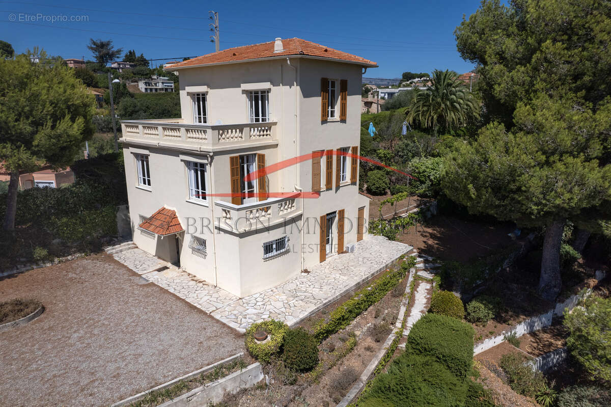 Maison à SAINT-LAURENT-DU-VAR