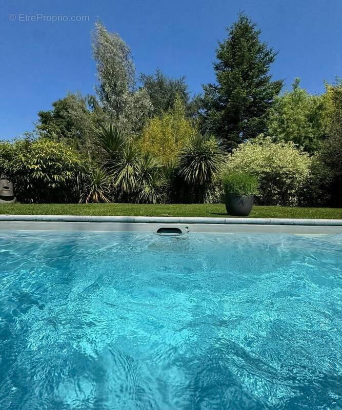 Maison à DAMPIERRE-EN-YVELINES