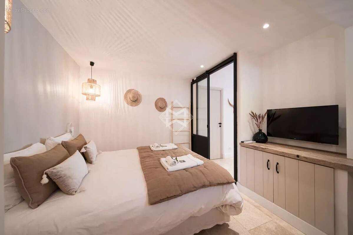 Maison à ROQUEFORT-LES-PINS