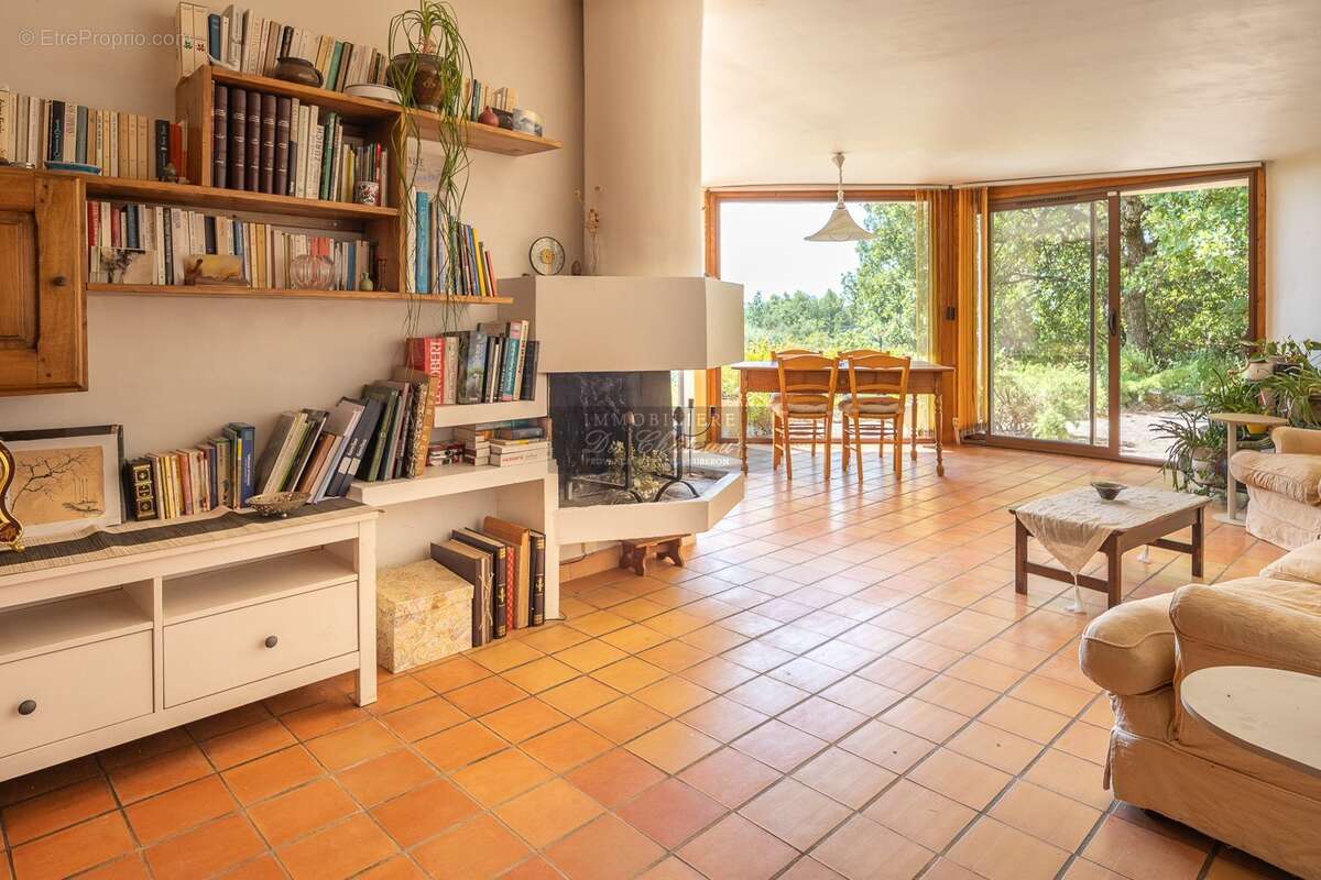 Maison d'architecte avec vue panoramique, trois chambres et piscine - photo 4