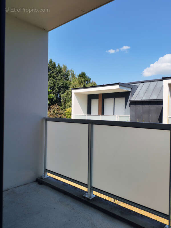 NOUVEAU dans notre agence : Appartement lumineux avec balcon, parking sécurisé et ascenseur à Bruz centre - photo 9
