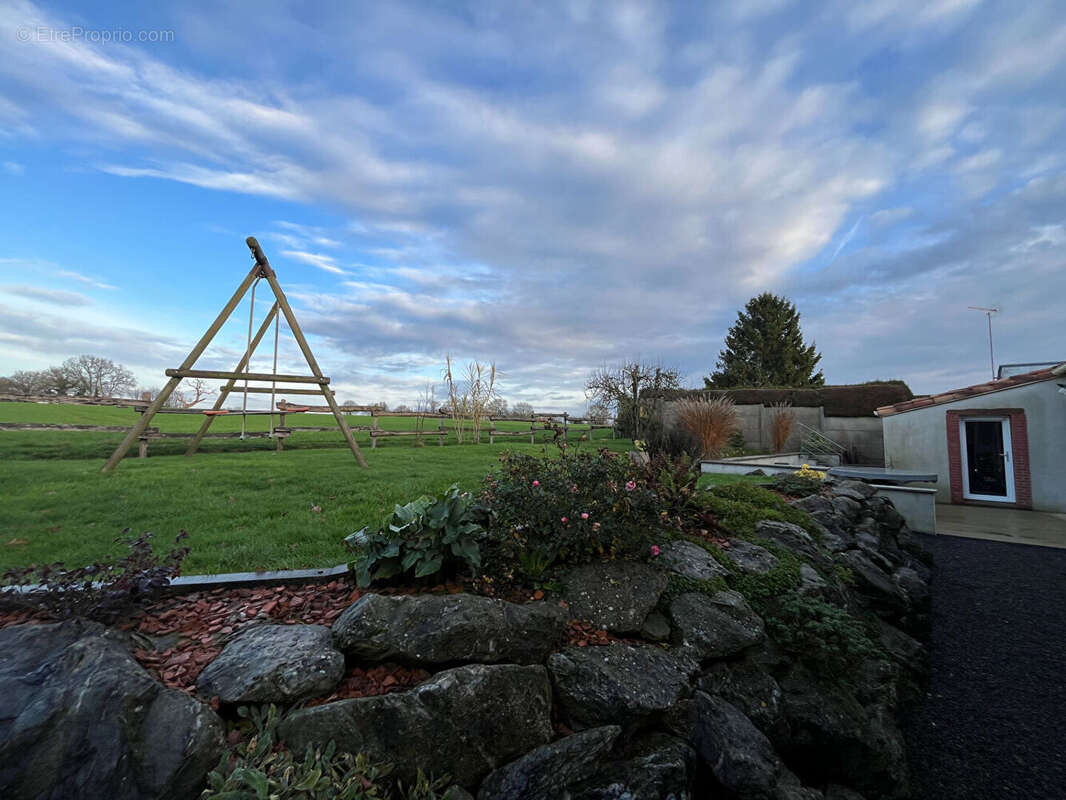 Maison à LE PIN-EN-MAUGES