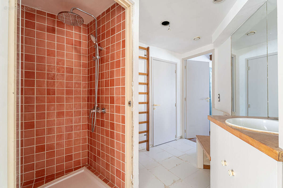 Appartement à MARSEILLE-1E