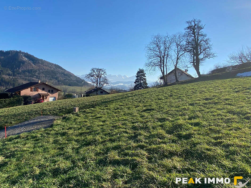 FILLINGES - Terrain constructible de 797 m2 - photo 3