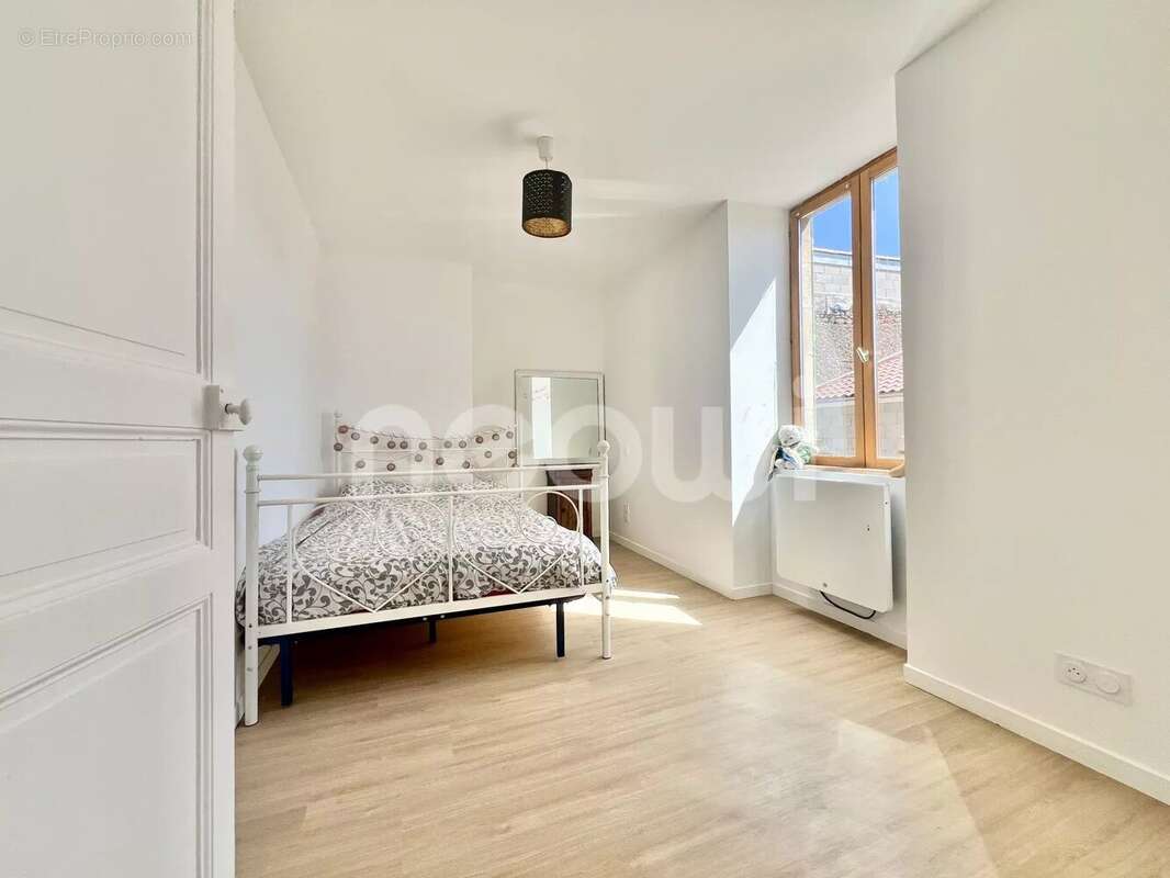 Maison à SAINT-AGOULIN