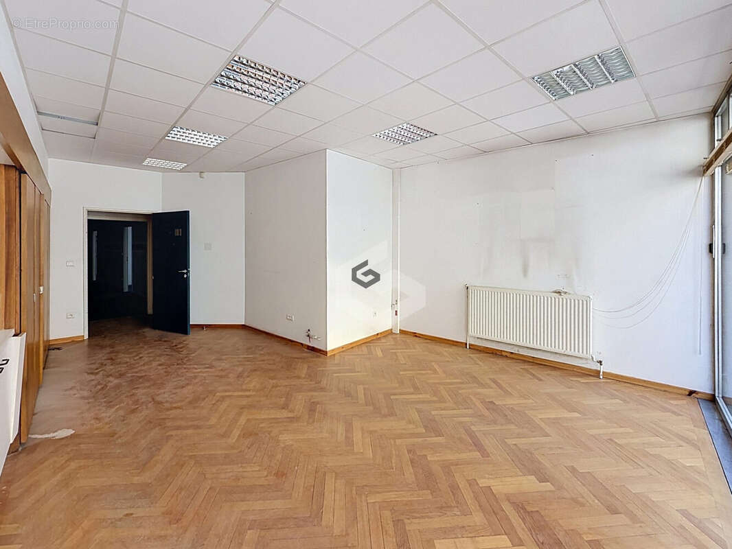 Commerce 183 m² à Reims  - photo 4
