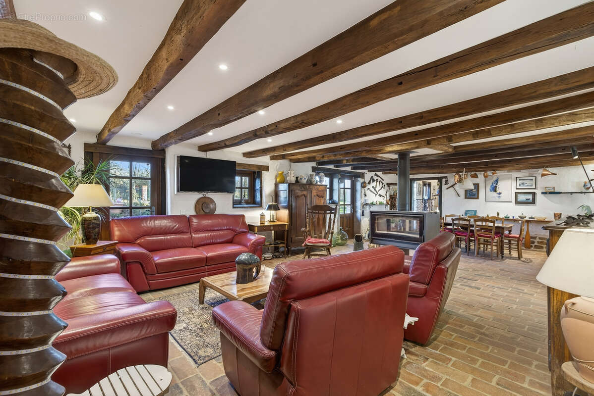 Maison à MONTREVEL-EN-BRESSE