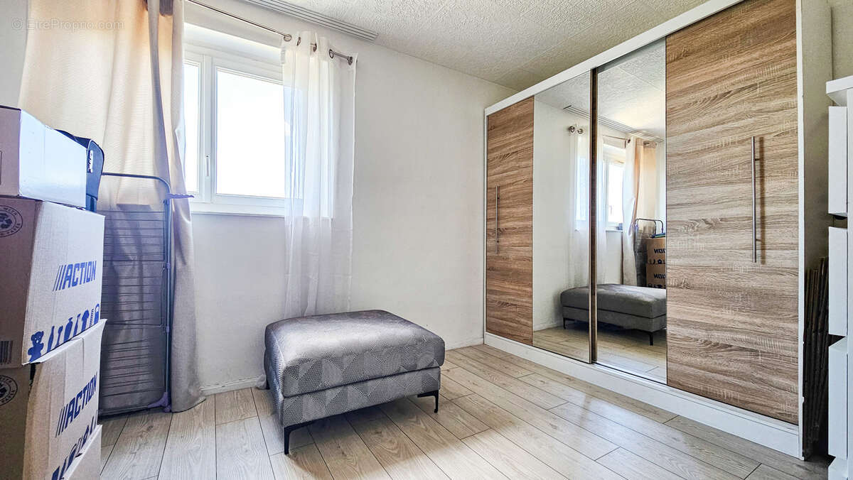 Appartement à SARTROUVILLE