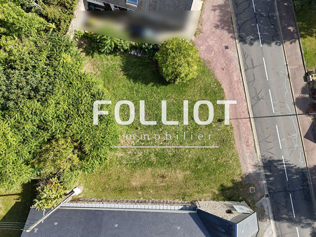 Terrain à GOUVILLE-SUR-MER