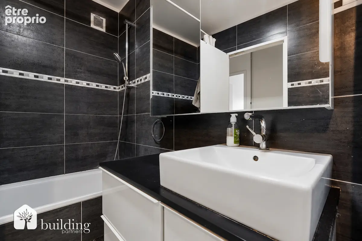 Levallois Perret  - Proche Paris - Appartement 3 pièces de 65.88 m2 + 2.46 de loggia - photo 6