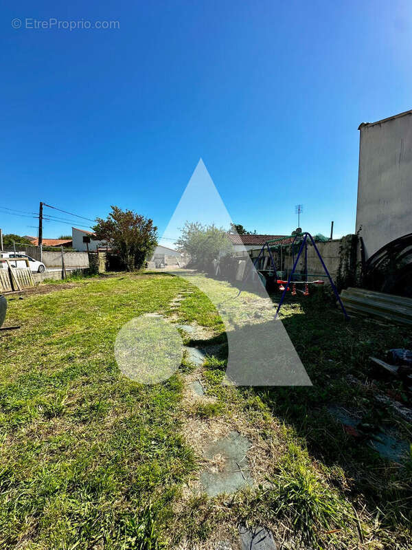 Terrain à BOURCEFRANC-LE-CHAPUS