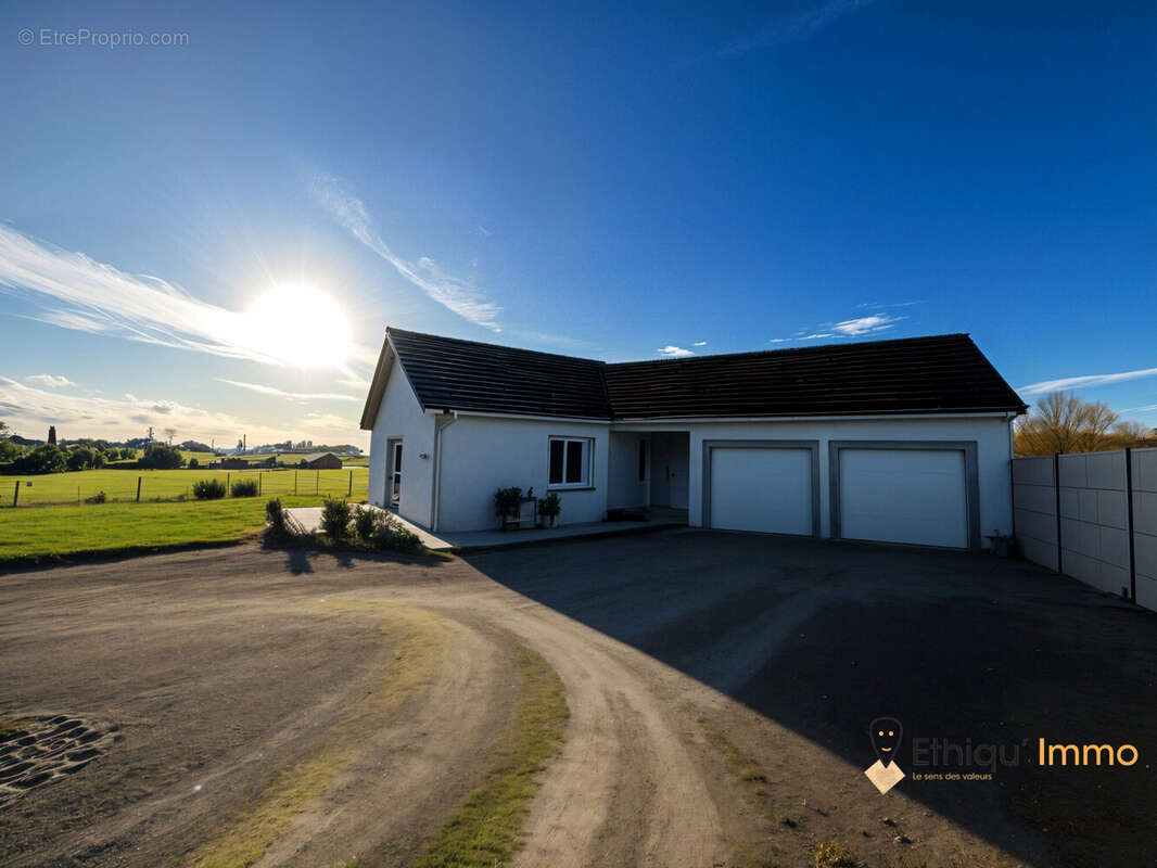 Maison à GIFFAUMONT-CHAMPAUBERT