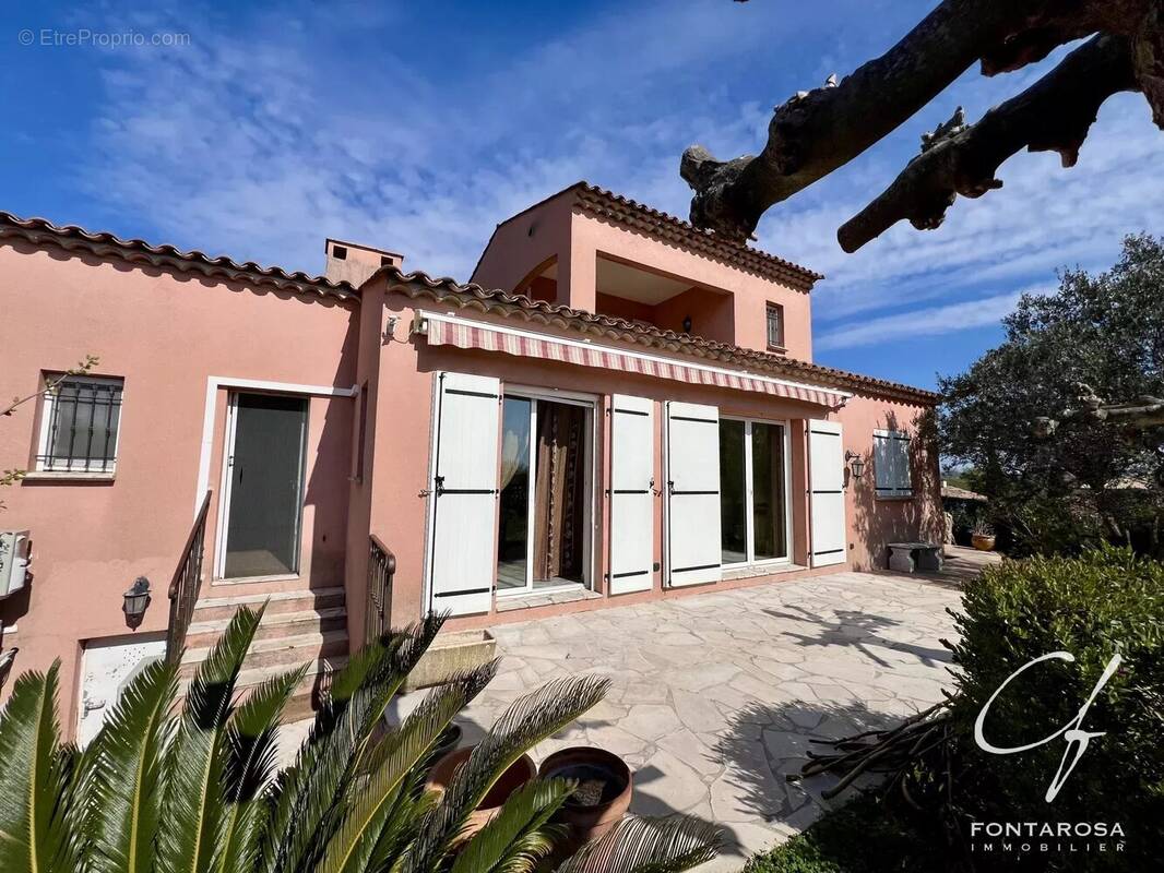 Maison à ROQUEBRUNE-SUR-ARGENS