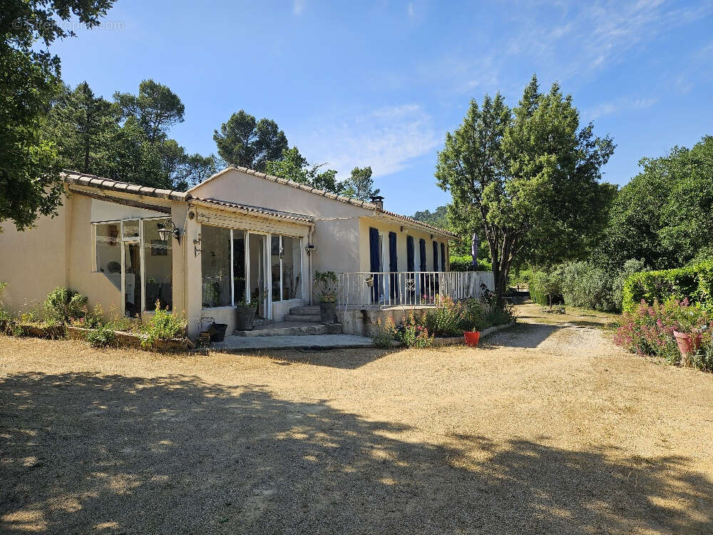 Maison à MORNAS