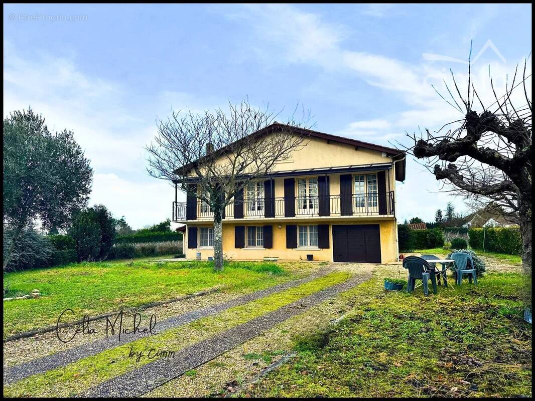 Maison à PRIGNAC-ET-MARCAMPS