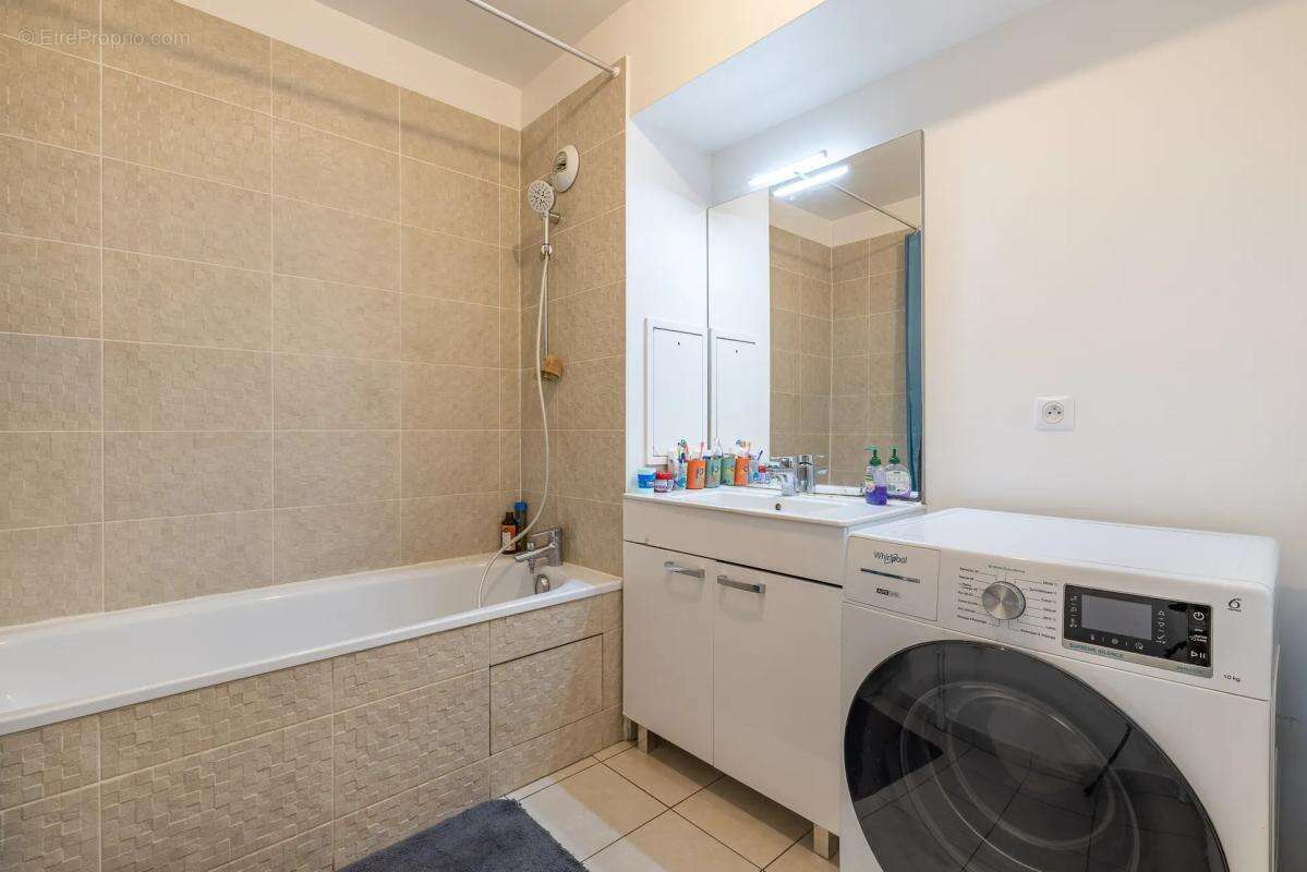 Appartement à LES PAVILLONS-SOUS-BOIS