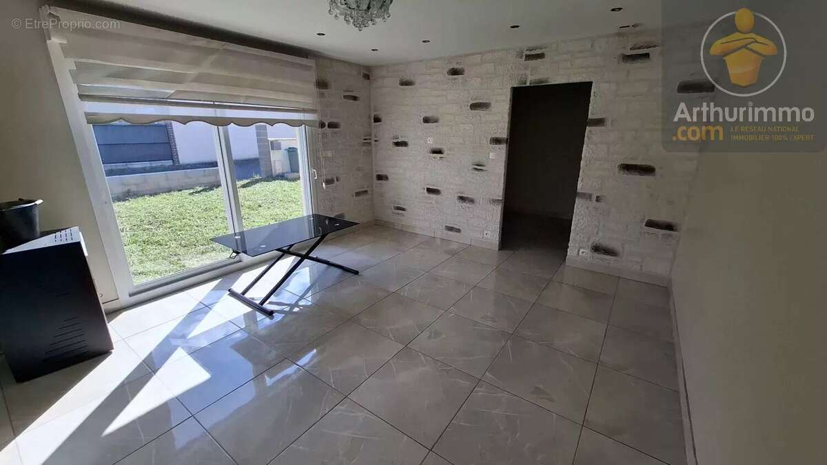 Maison à SAINT-JEAN-DE-LA-RUELLE